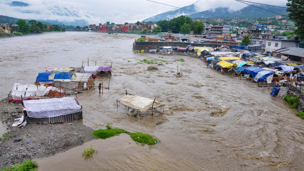 जम्मू कश्मीर, हिमाचल और लद्दाख में भारी बारिश से आई बाढ़, बादल फटेने से 16 अफराद की मौत, कई लापता