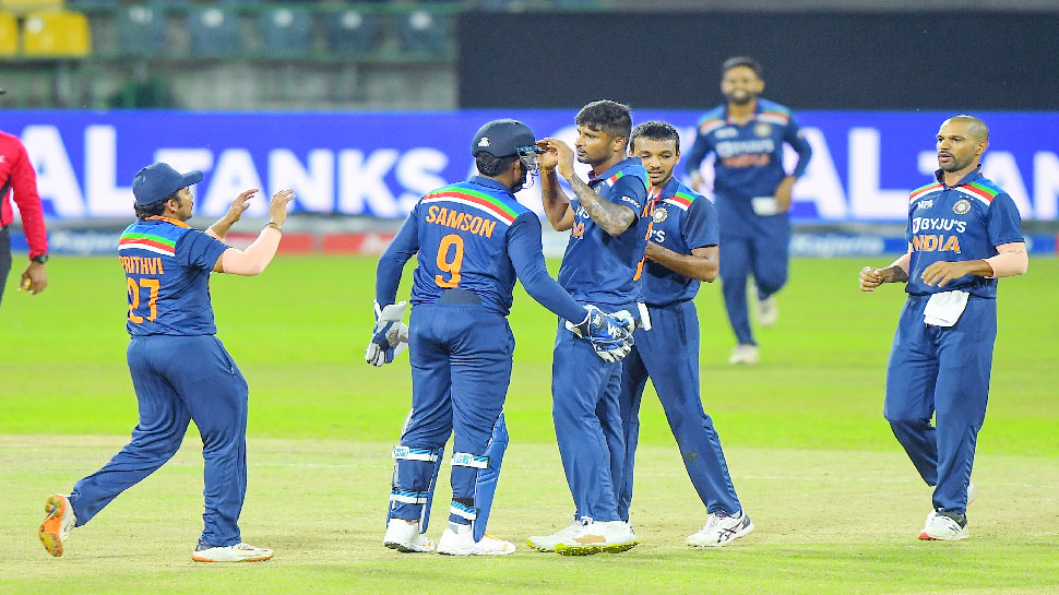 IND vs SL: कोरोना ने मचाया भारतीय टीम में तहलका! 8 खिलाड़ी बाहर, 4 नए खिलाड़ी कर रहे डेब्यू