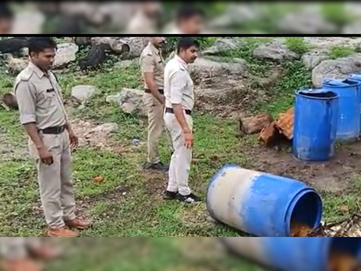 मंदसौर हादसे के बाद छतरपुर पुलिस एक्शन में, हजारों लीटर लहन नष्ट किया, 30 लीटर शराब जब्त