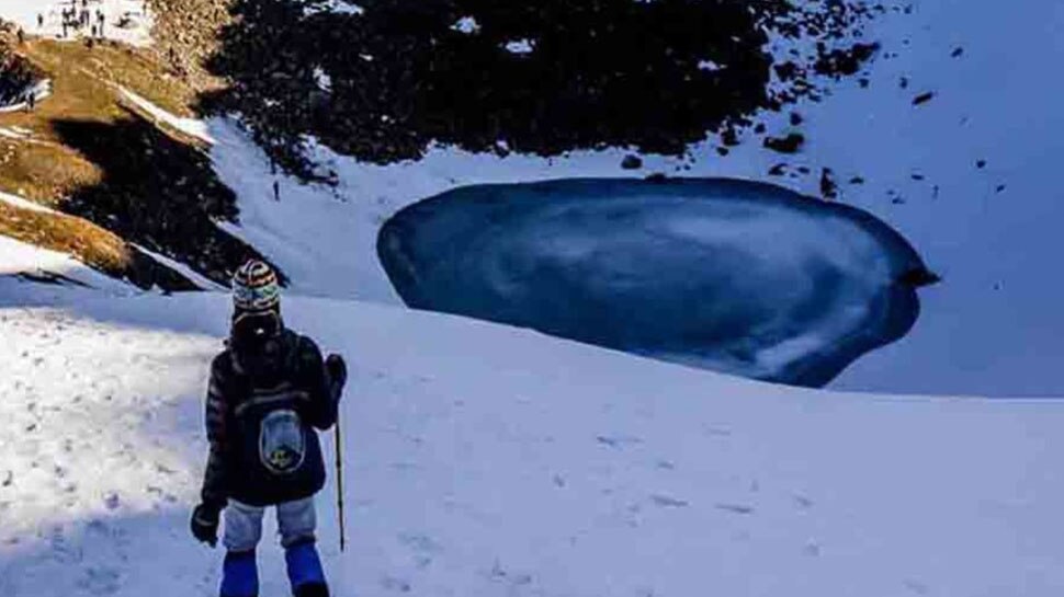 साल भर बर्फ से ढकी रहती है झील It is covered with snow throughout the year