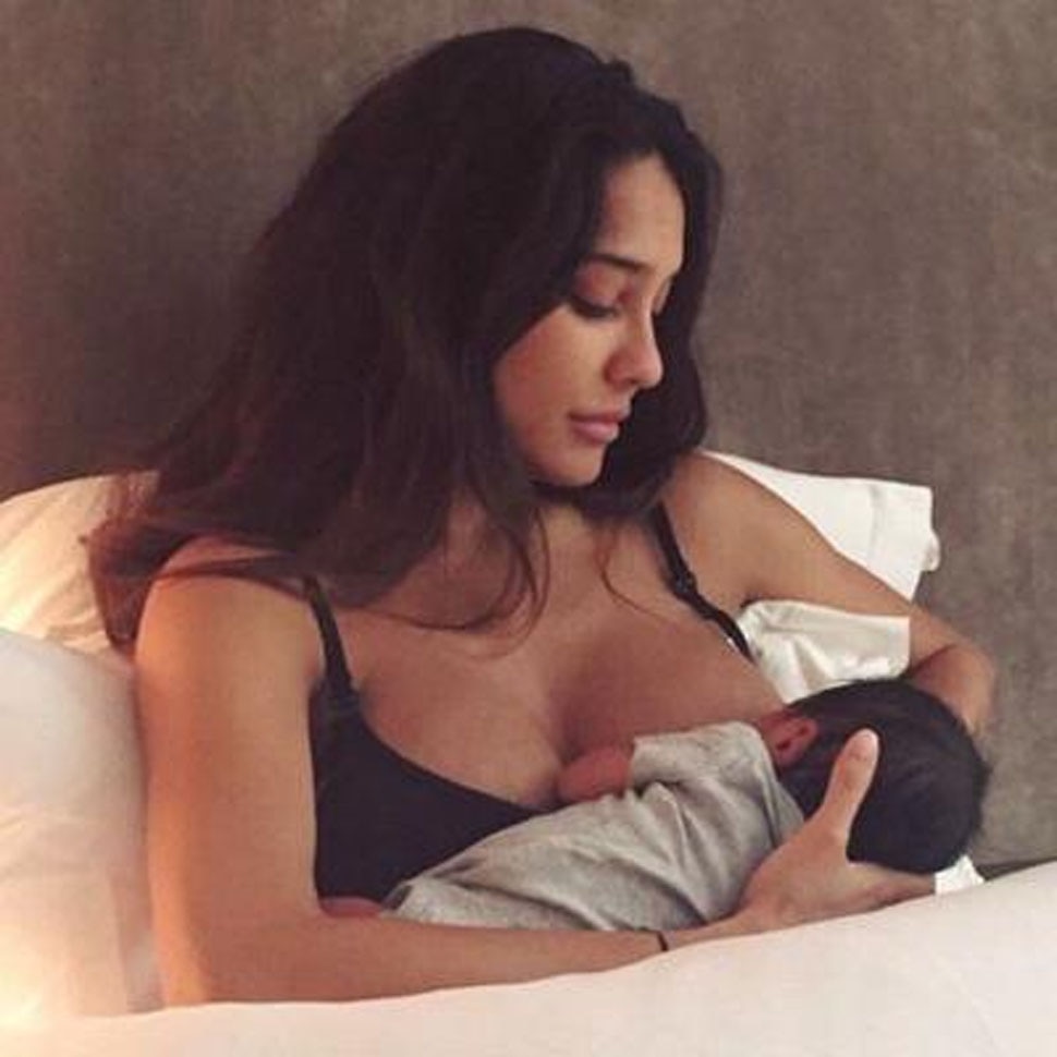 lisa haydon breastfeeding