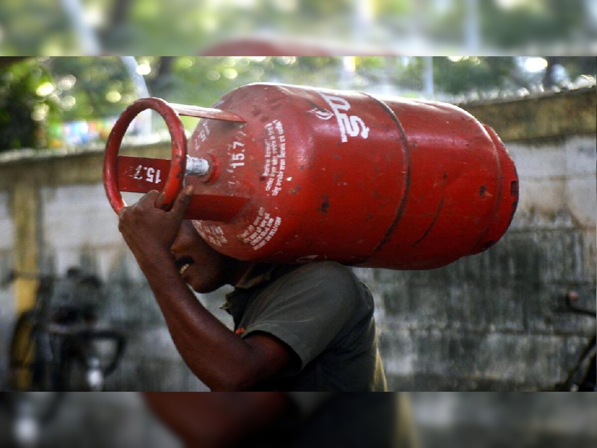 ଆସିଯାଇଛି ଅଗଷ୍ଟ ପାଇଁ LPG ସିଲିଣ୍ଡରର ନୂଆ ଦର, ଜାଣନ୍ତୁ କ'ଣ ରହିଛି ରେଟ୍