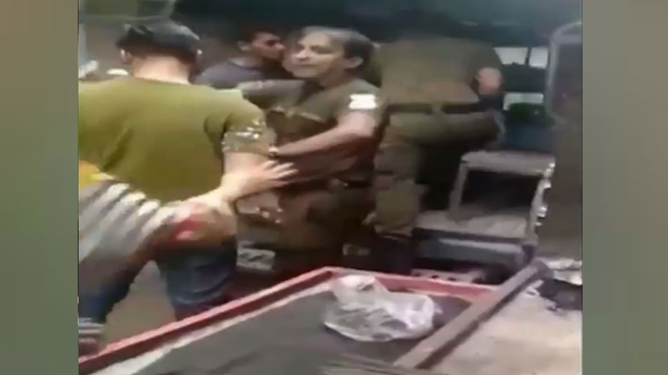 सब-इंस्पेक्टर को किया गया सस्पेंड Accused Sub inspector arrested by police in lahore