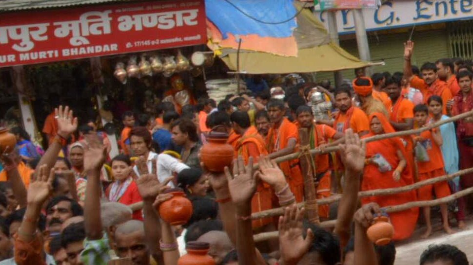 शहर में भारी भीड़ HUGE CROWD