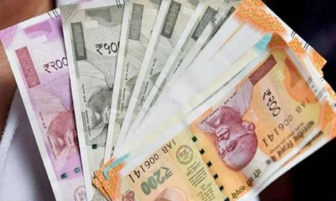 7th Pay Commission: केंद्रीय कर्मचारियों के वेतन में होगा भारी इजाफा, DA में फिर होगी बढ़ोत्तरी