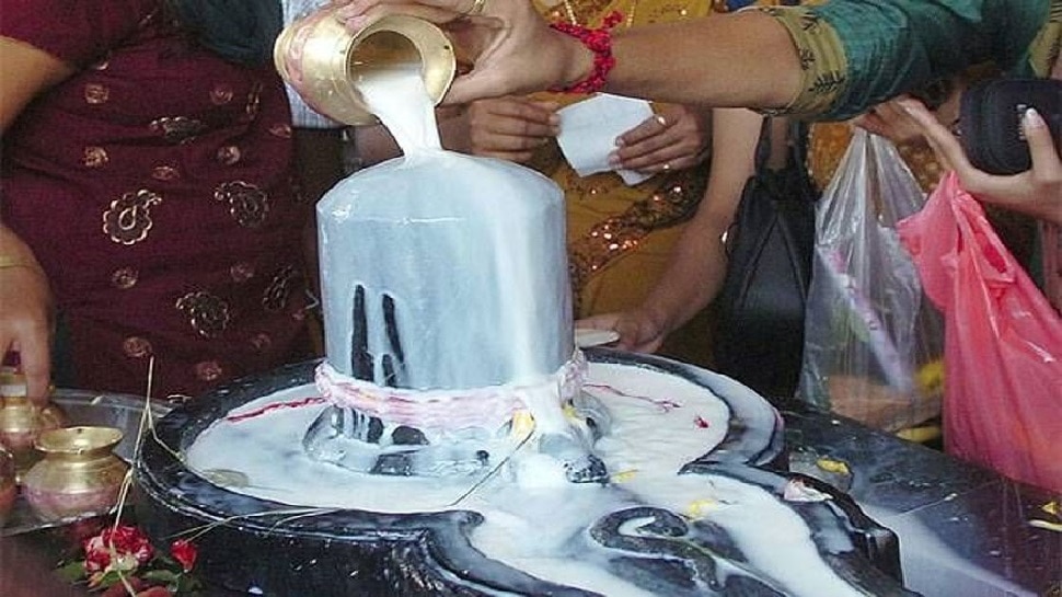 Sawan Month 2021: कभी सोचा है, सावन महीने में Shivling पर दूध क्‍यों चढ़ाते हैं? इतनी सारी हैं वजह 