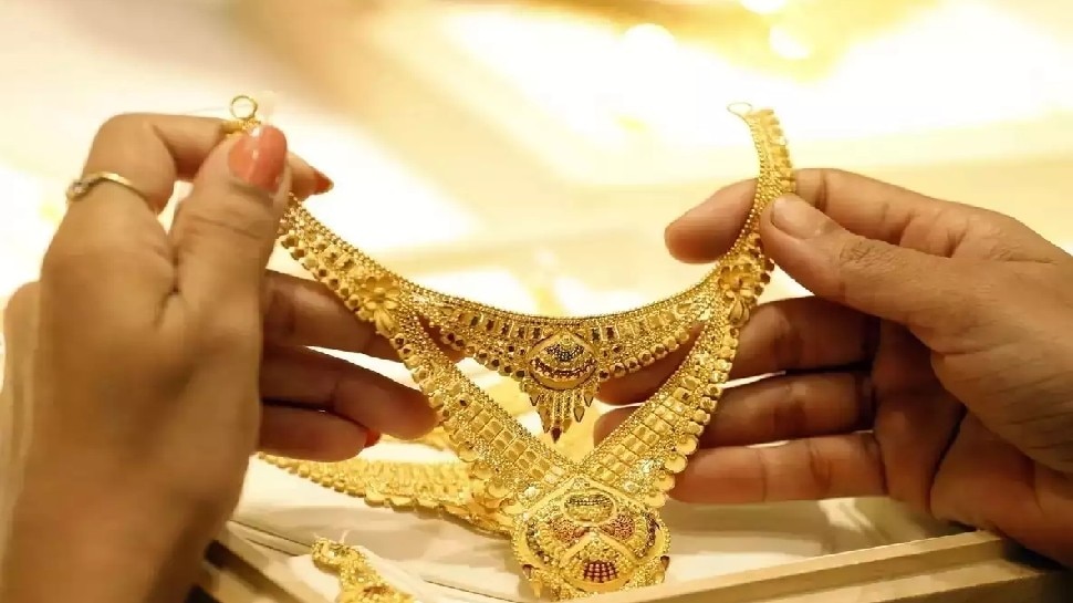 Gold Price Today, 03 August 2021: आज फिर गिरा सोने का भाव, 8300 रुपये तक मिल रहा है सस्ता, जानिए सोना-चांदी का ताजा रेट