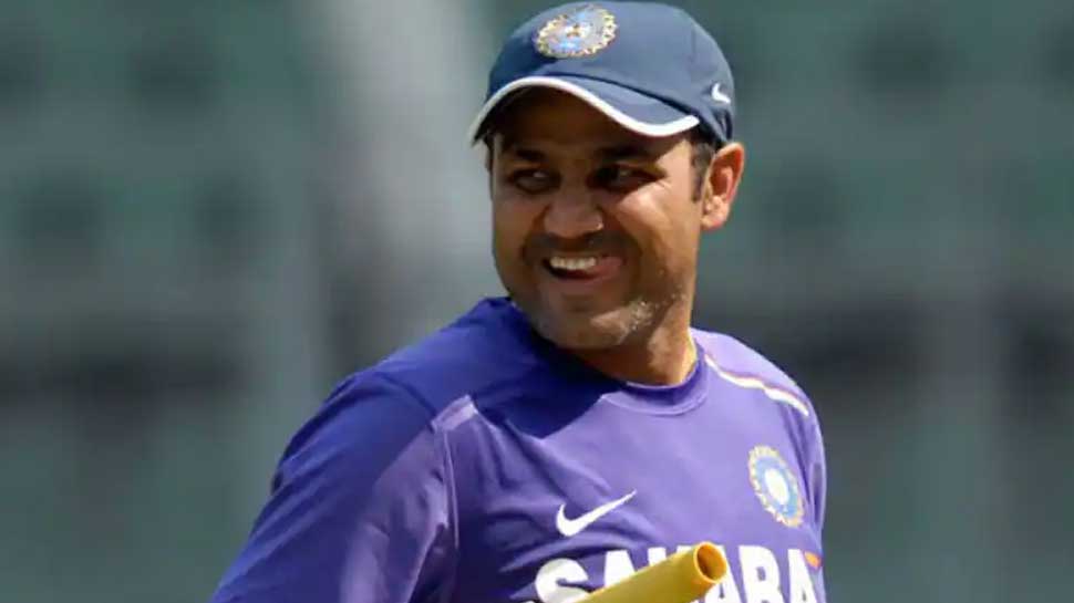 Virender Sehwag ने Shower के नीचे गिरा दिया Phone, फैंस ने पूछा- 'Bathroom में कौन था?'