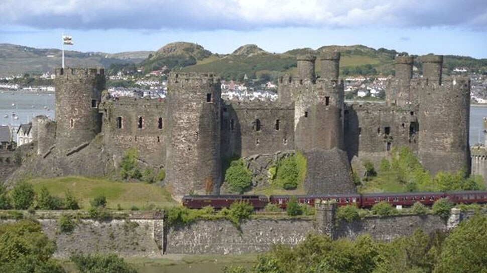 People advised not to go in  to haunted Conwy Castle 