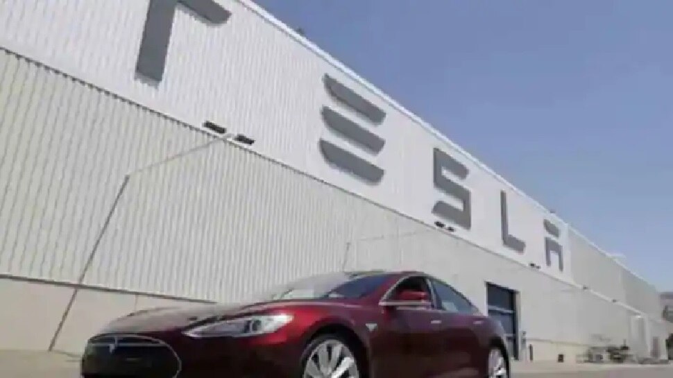 Tesla Car: शराब के नशे में धुत था Driver, ड्राइविंग करते हुए सो गया; फिर ऐसे बची जान