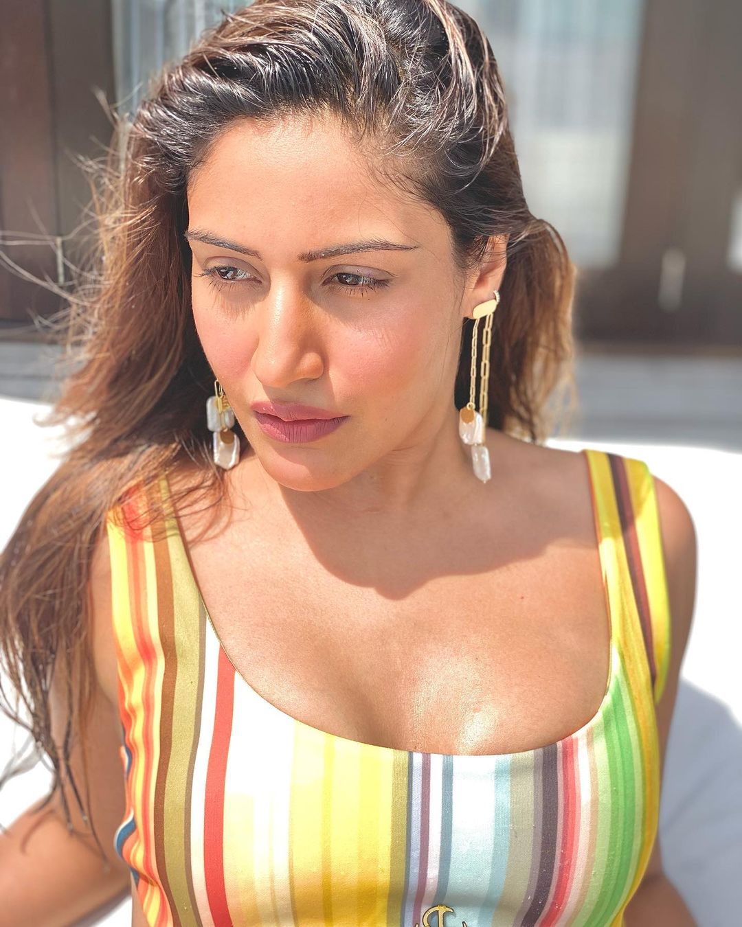 कैप्शन में लिखी ये बात Surbhi Chandna Bold Photos