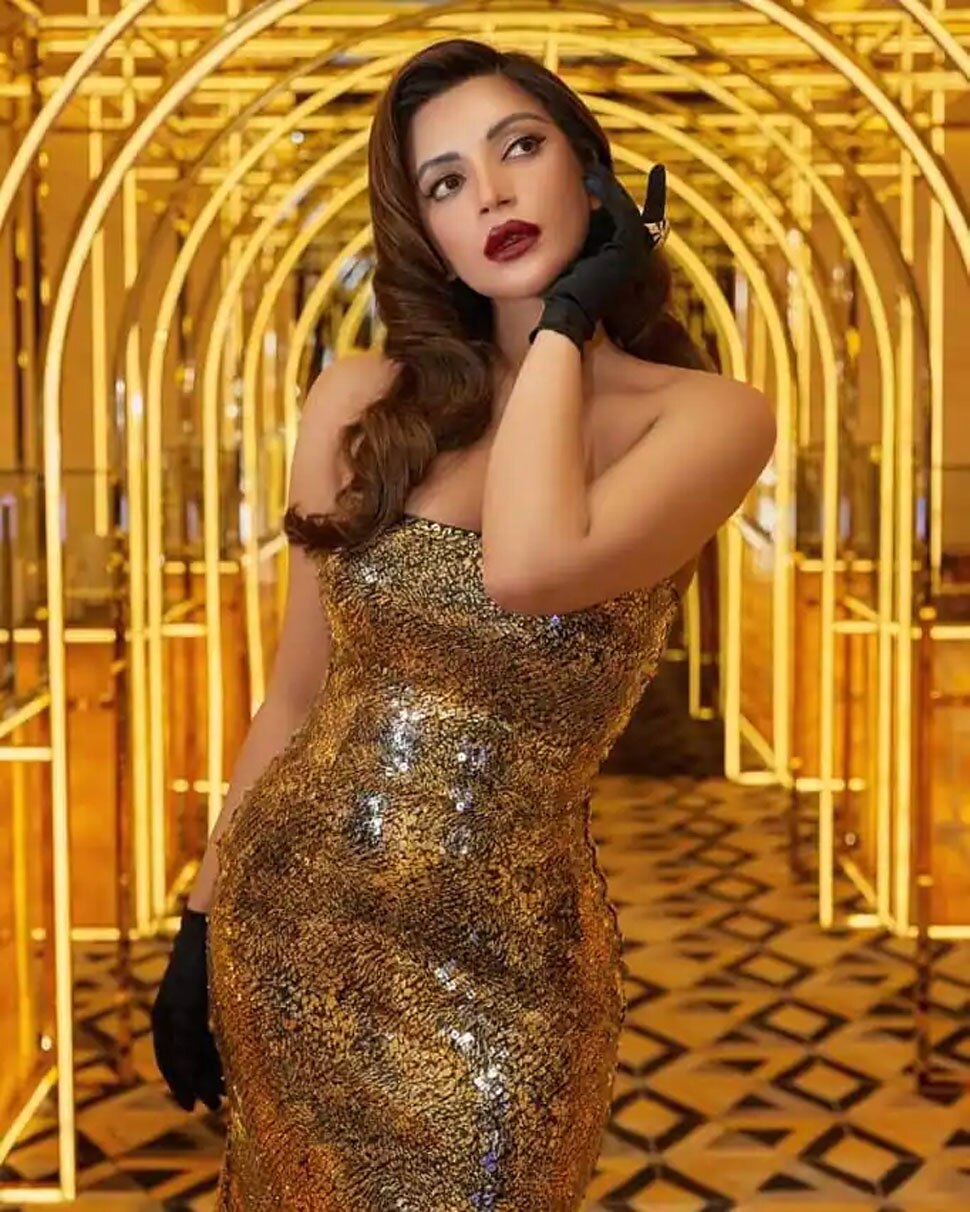 इन फिल्मों और शोज में आईं नजर Shama Sikander Bold Photos
