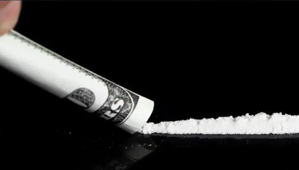 दुकानों पर ड्रग्स की बिक्री cocaine sale in daylight