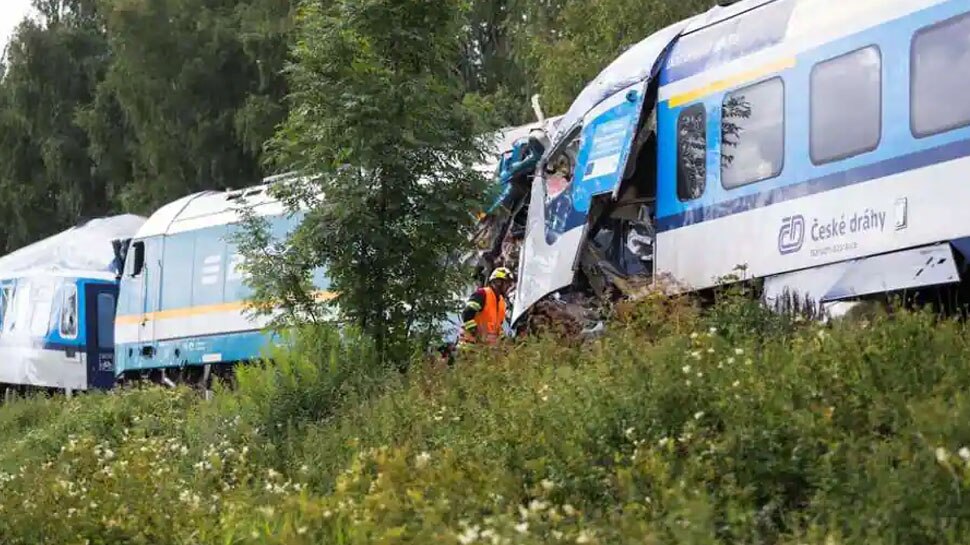 Czech Republic में दो ट्रेनों की जबरदस्त भिड़ंत, 3 की मौत और 52 घायल
