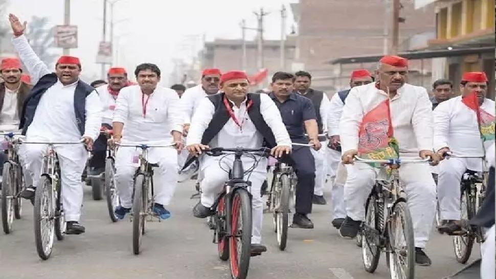 UP Chunav 2022: लखनऊ में साइकिल चलाकर कार्यकर्ताओं में जोश भरेंगे अखिलेश, ब्राह्मणों को भी साधने की कोशिश