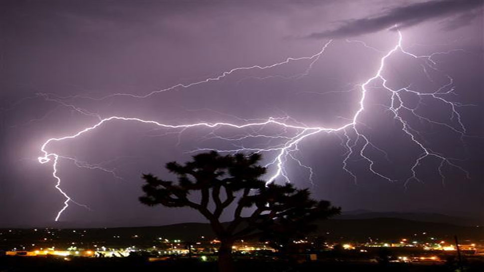 हादसे में दूल्हा भी हुआ घायल Groom injured when lightning strikes in dhaka