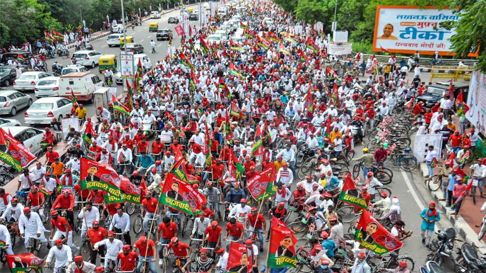 लखनऊ में समाजवादी पार्टी की साइकिल रैली लखनऊ में समाजवादी पार्टी की साइकिल रैली
