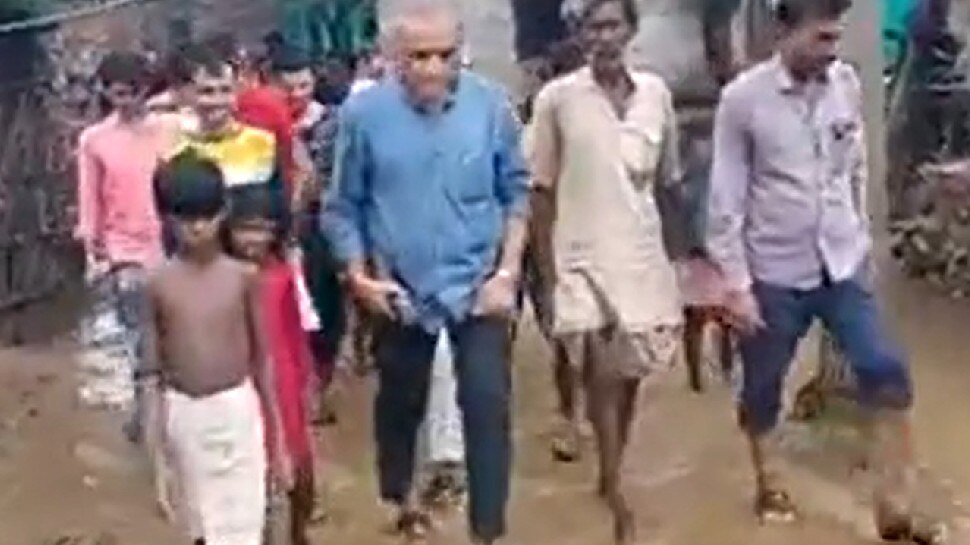 बाढ़ के हालात जानने जमीन पर उतरे पूर्व कांग्रेस मंत्री, बाइक से किया 160 KM में बसे गांवों का दौरा