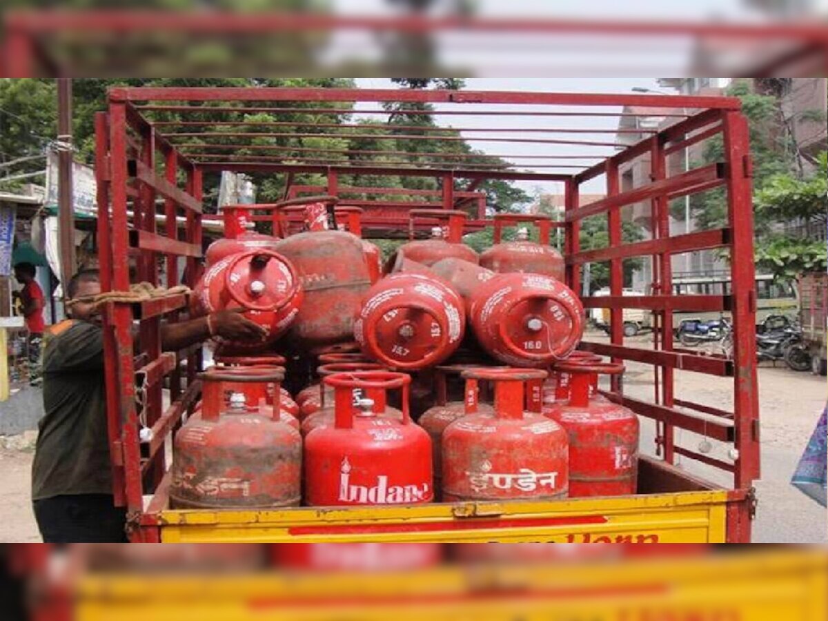 ବମ୍ପର ଅଫର୍: LPG ସିଲିଣ୍ଡର ବୁକିଂ ଉପରେ ପାଆନ୍ତୁ ୨୭୦୦ ଟଙ୍କାର ଲାଭ! ବୁକିଂ କରିବାର ଏକ ମାସ ପରେ କରନ୍ତୁ ପେମେଣ୍ଟ