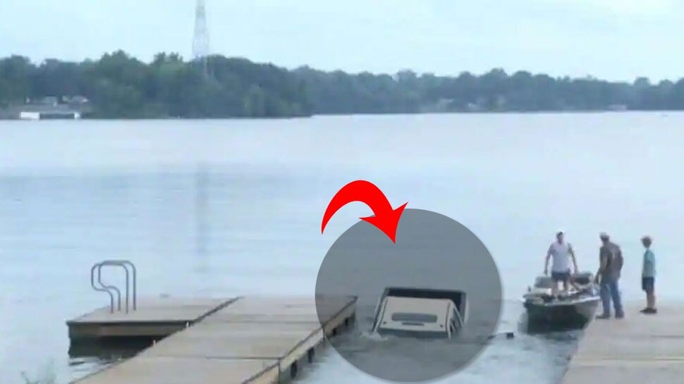US: Live Coverage के दौरान पार्क की गई कार खिसक कर झील में डूबी, Video हुआ वायरल