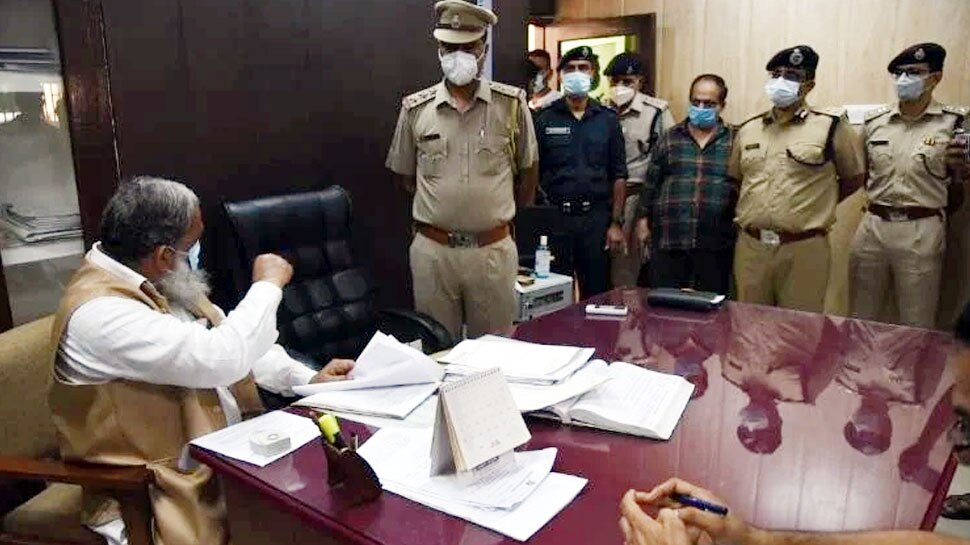 Haryana: अचानक थाने पहुंच गए गृह मंत्री Anil Vij, थाना प्रभारी समेत 3 को किया सस्पेंड; मुंशी के खिलाफ FIR