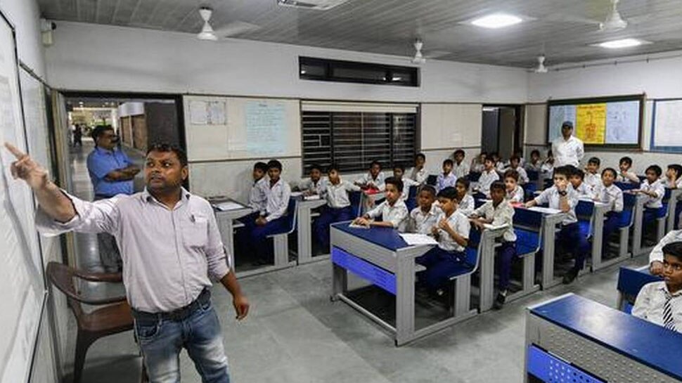 Delhi में School खोलें जाएं या नहीं, सरकार ने किया विशेषज्ञों की कमेटी का गठन