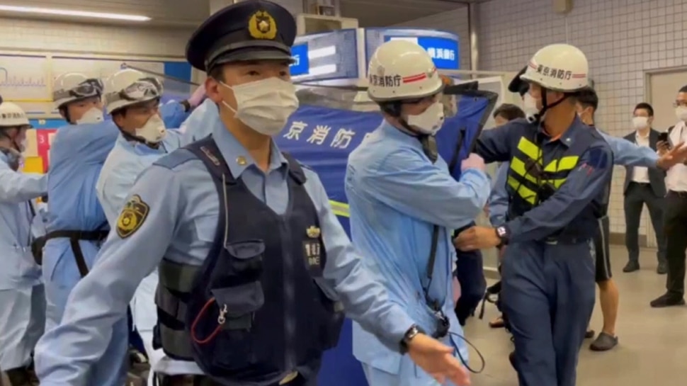 Japan: हमलावर ने Train में घुसकर चाकू से किया हमला, 10 लोग घायल