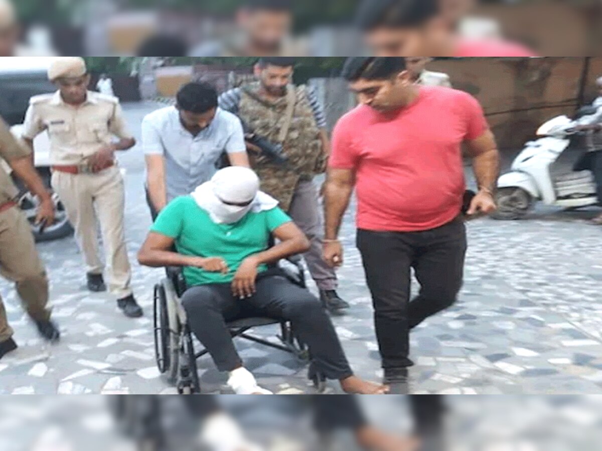 अपराधी पाबुराम को जालोर अस्पताल लेकर आई है. कड़ी सुरक्षा के बीच उसका उपचार किया जा रहा है. 