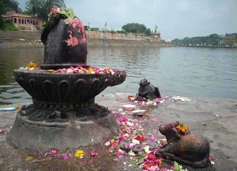 Lord Shiva Pooja Vidhi: महादेव शिव की पूजा करते हुए न करें ये गलतियां, नहीं तो होगा अनिष्ट