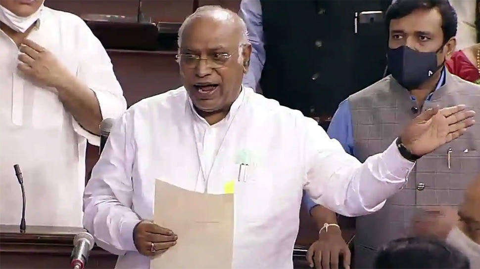 OBC Bill के समर्थन में कांग्रेस, Mallikarjun Kharge बोले- विपक्षी दल चाहते है इसे पास कराना