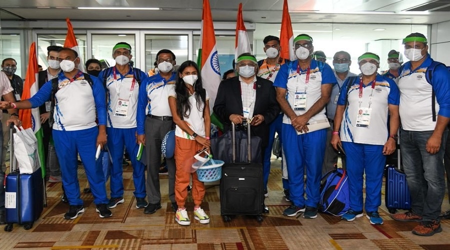 Tokyo Olympics: टोक्यो में विश्वविजय करके भारत लौटे धुरंधर खिलाड़ी, एयरपोर्ट पर भव्य स्वागत