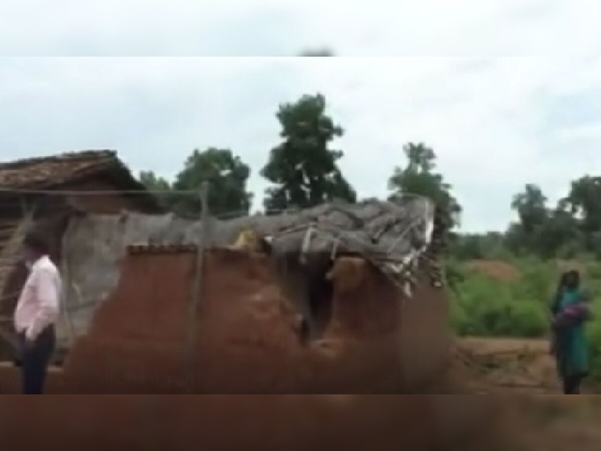हाथियों ने नष्ट किए कई मकान