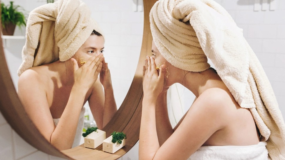 Skin care Tips: बारिश में आपकी स्किन को खूबसूरत बनाएंगी ये दो चीजें, मुंहासे, दाग-धब्बे आसपास भी नहीं आएंगे