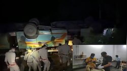 रामपुर:सीतापुर से हरियाणा जा रही निजी बस खाई में पलटी, कई लोग घायल,अस्पताल में भर्ती