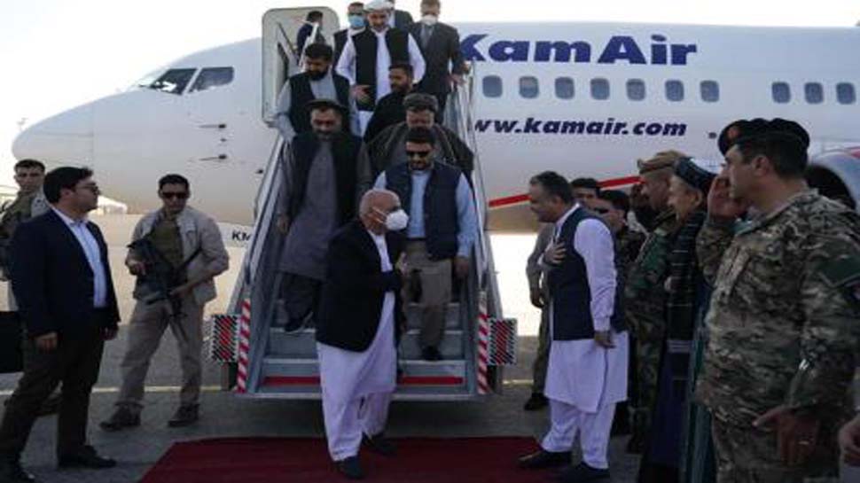 चुनौतीपूर्ण हालात के बीच बल्ख के मजार-ए-शरीफ पहुंचे राष्ट्रपति Asharaf Ghani
