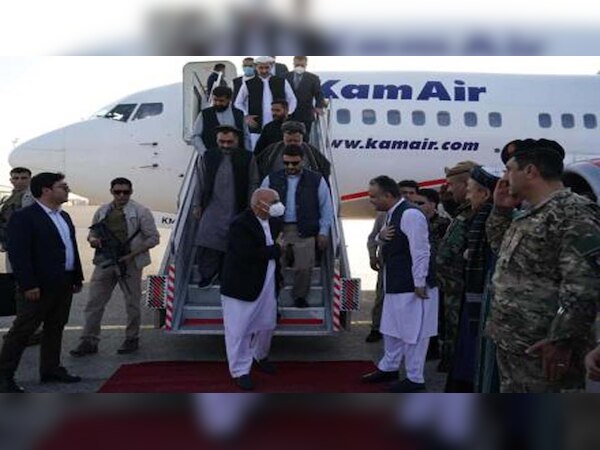 चुनौतीपूर्ण हालात के बीच बल्ख के मजार-ए-शरीफ पहुंचे राष्ट्रपति Asharaf Ghani