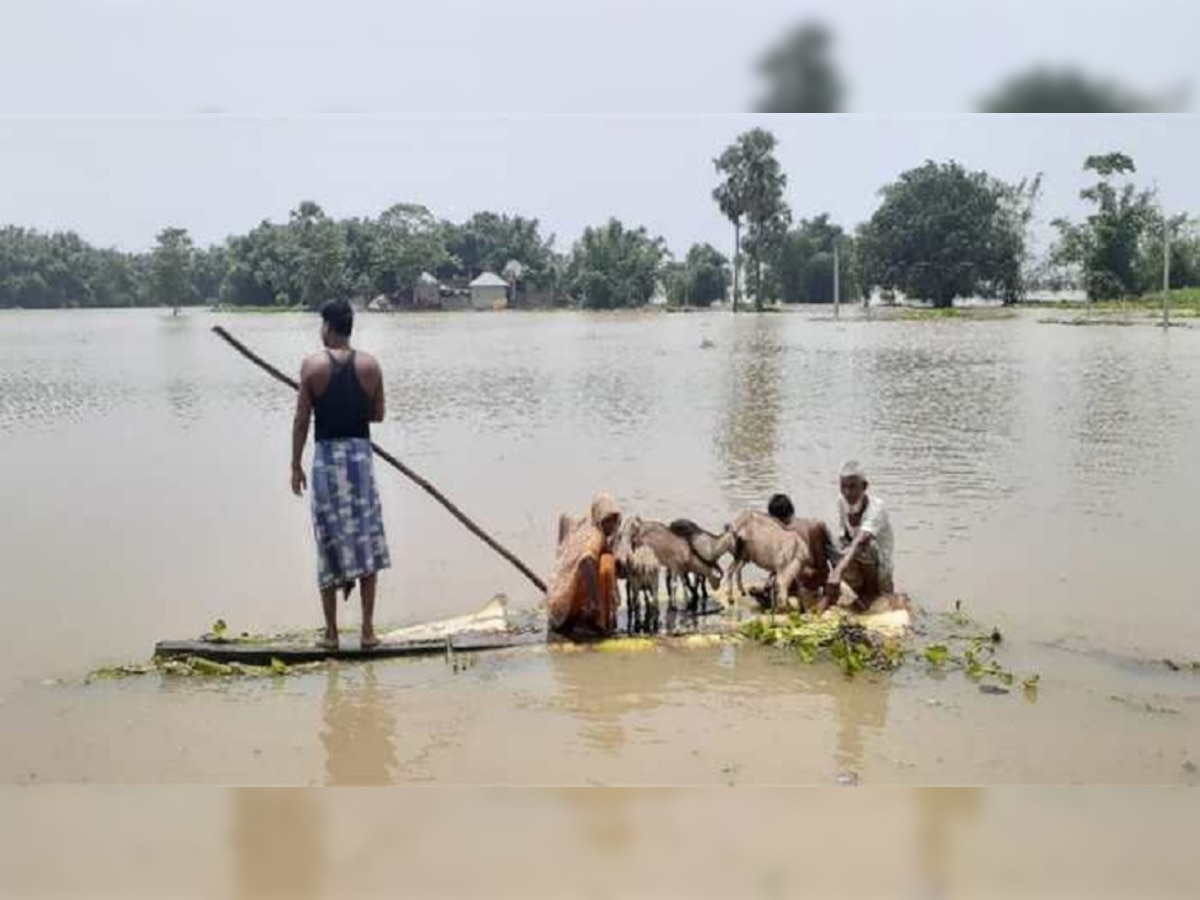 बाढ़ में डूबे कई गांव. (फाइल फोटो)