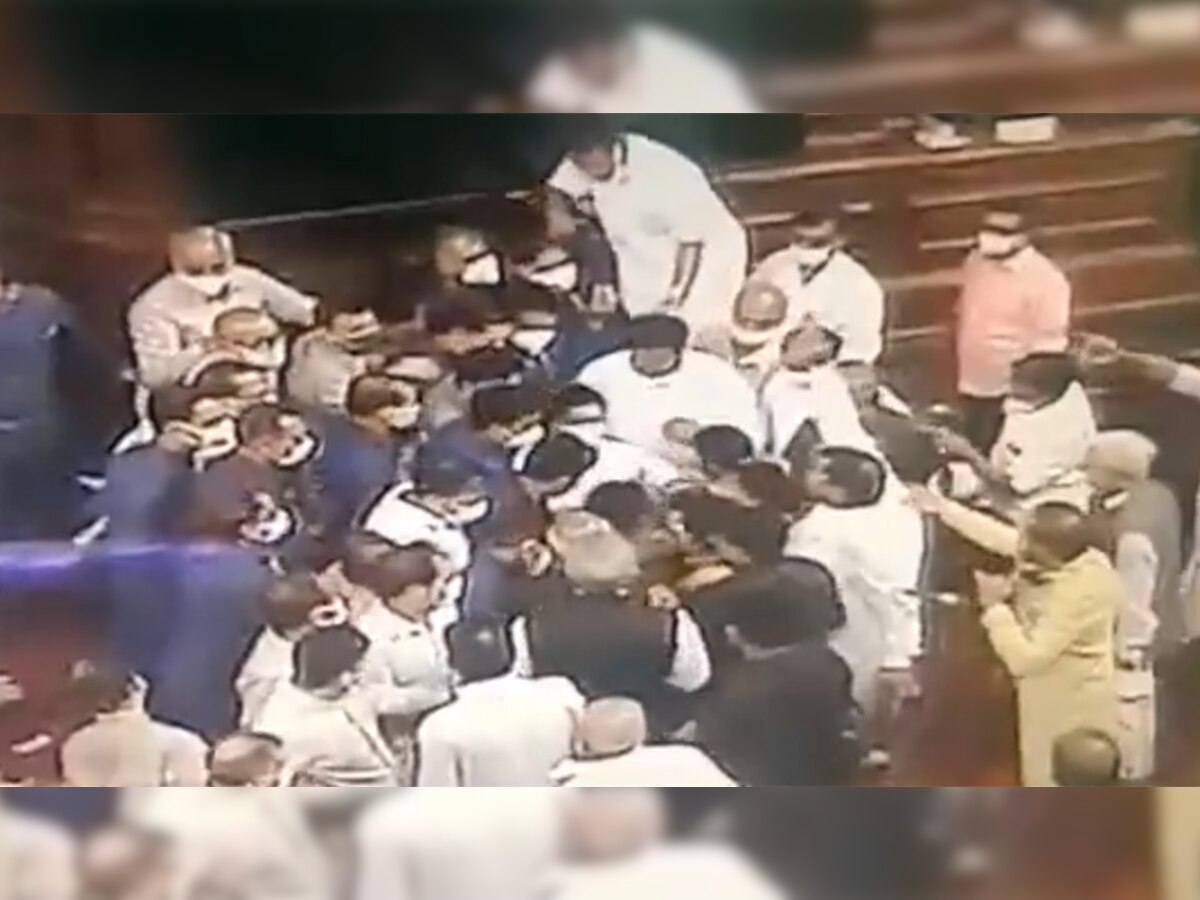 राज्य सभा में हंगामे का Video आया सामने, लेडी मार्शल से धक्का-मुक्की करते दिखे सांसद