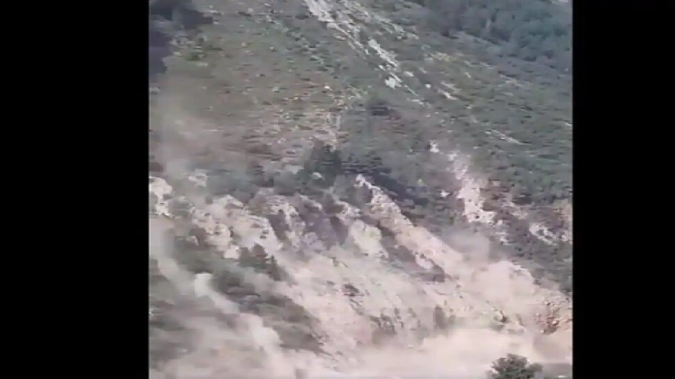 Himachal Pradesh में फिर भूस्‍खलन का कहर, पहाड़ का मलबा गिरने से रुका Chenab नदी का बहाव
