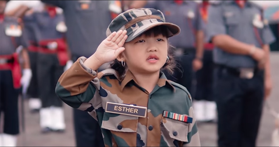 5 साल की बच्ची ने जवानों के साथ गाया राष्ट्रगान, रोंगटे खड़े कर देगा VIDEO