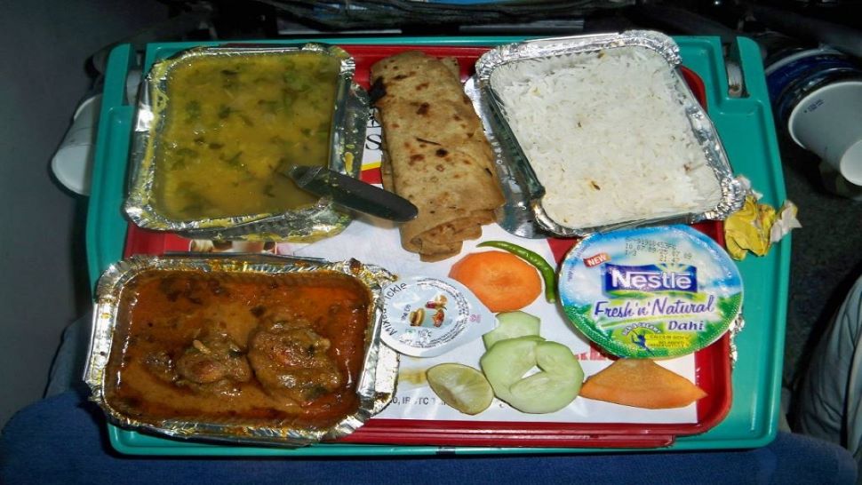 Indian Railways: रेल यात्रियों के लिए खुशखबरी! अब सफर में मिलेगा ताजा और टेस्टी खाना, बस कर लें ये काम