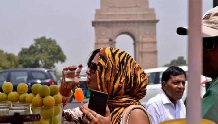 Weather Update: फिर बढ़ा दिल्ली का तापमान, 38 डिग्री तक पहुंचा पारा