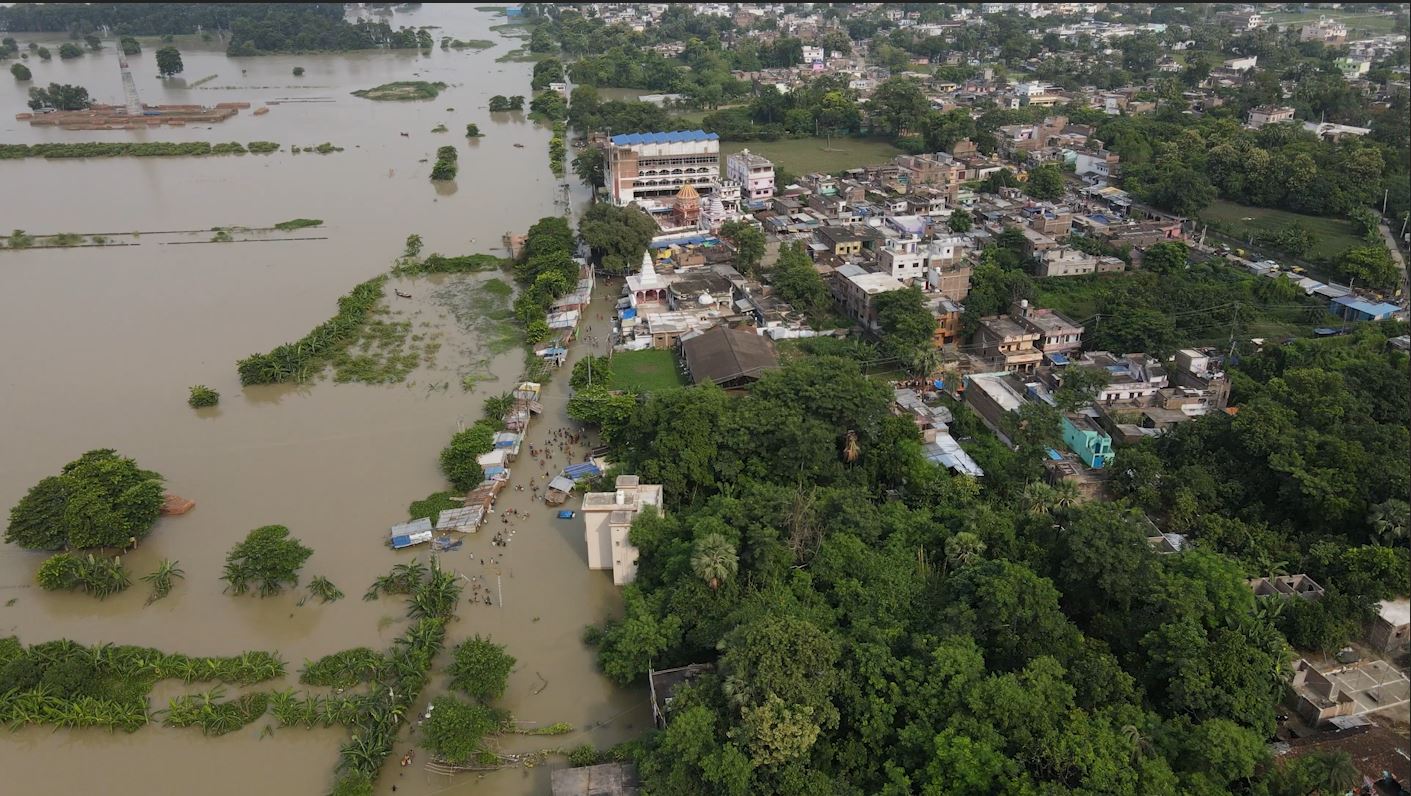 पानी की वजह से यातायात बंद