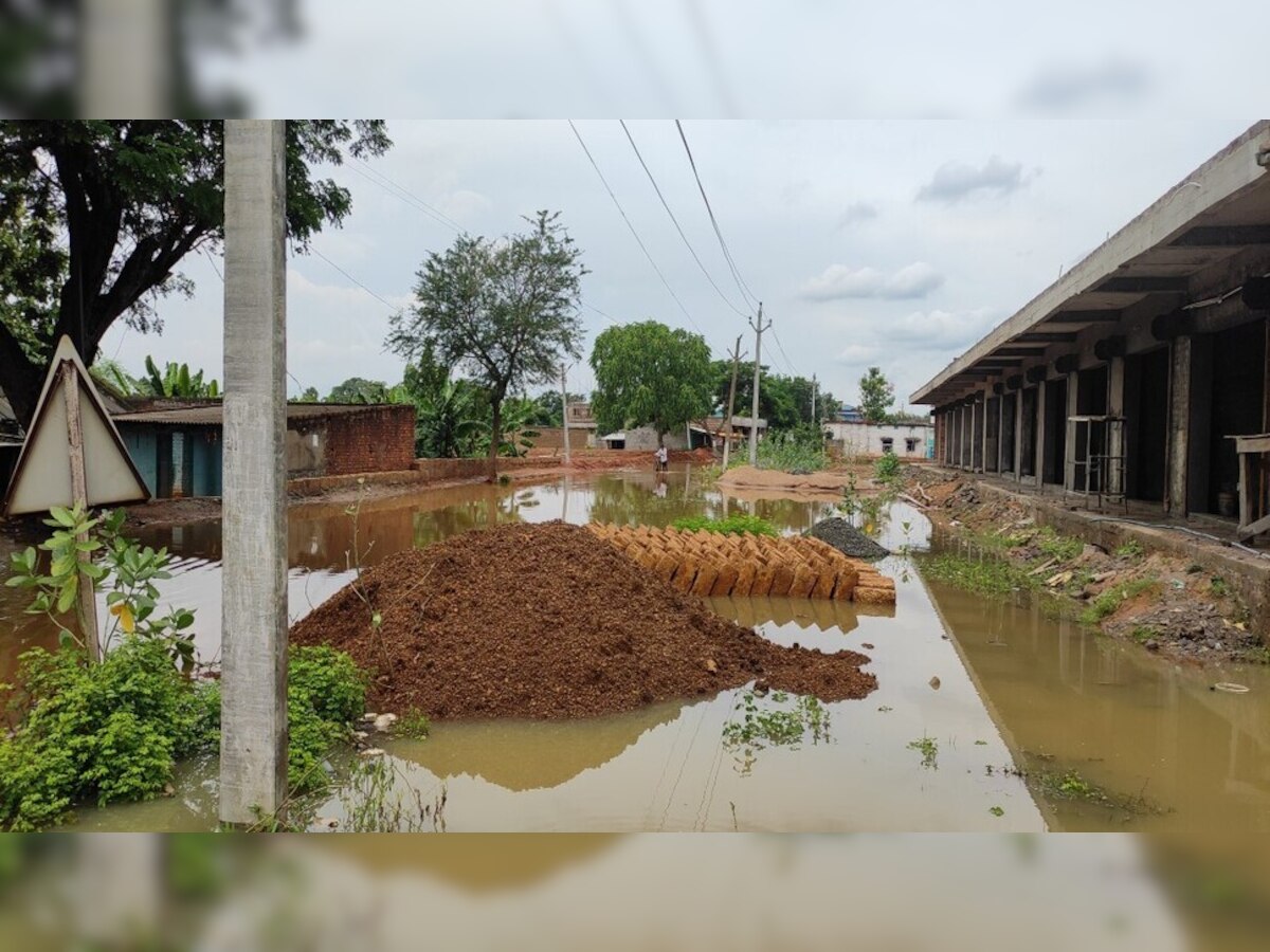 ଜଳବନ୍ଦୀ ଅବସ୍ଥାରେ ଗ୍ରାମବାସୀ; କେବେ ହେବ ଡ୍ରେନ ସମସ୍ୟାର ସମାଧାନ?