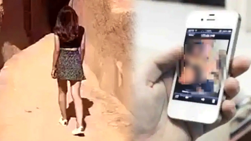 मोबाइल जमीन पर उल्टा रखकर स्कर्ट वाली महिलाओं के बनाता था गंदे Video, हुआ गिरफ्तार