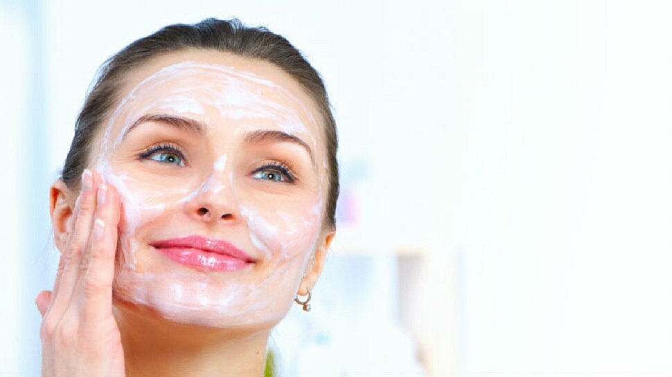 Skin Care: चेहरे पर ऐसे लगाएं सिर्फ 2 चम्मच दही, इन समस्याओं से परेशान लोगों को मिलेगा फायदा