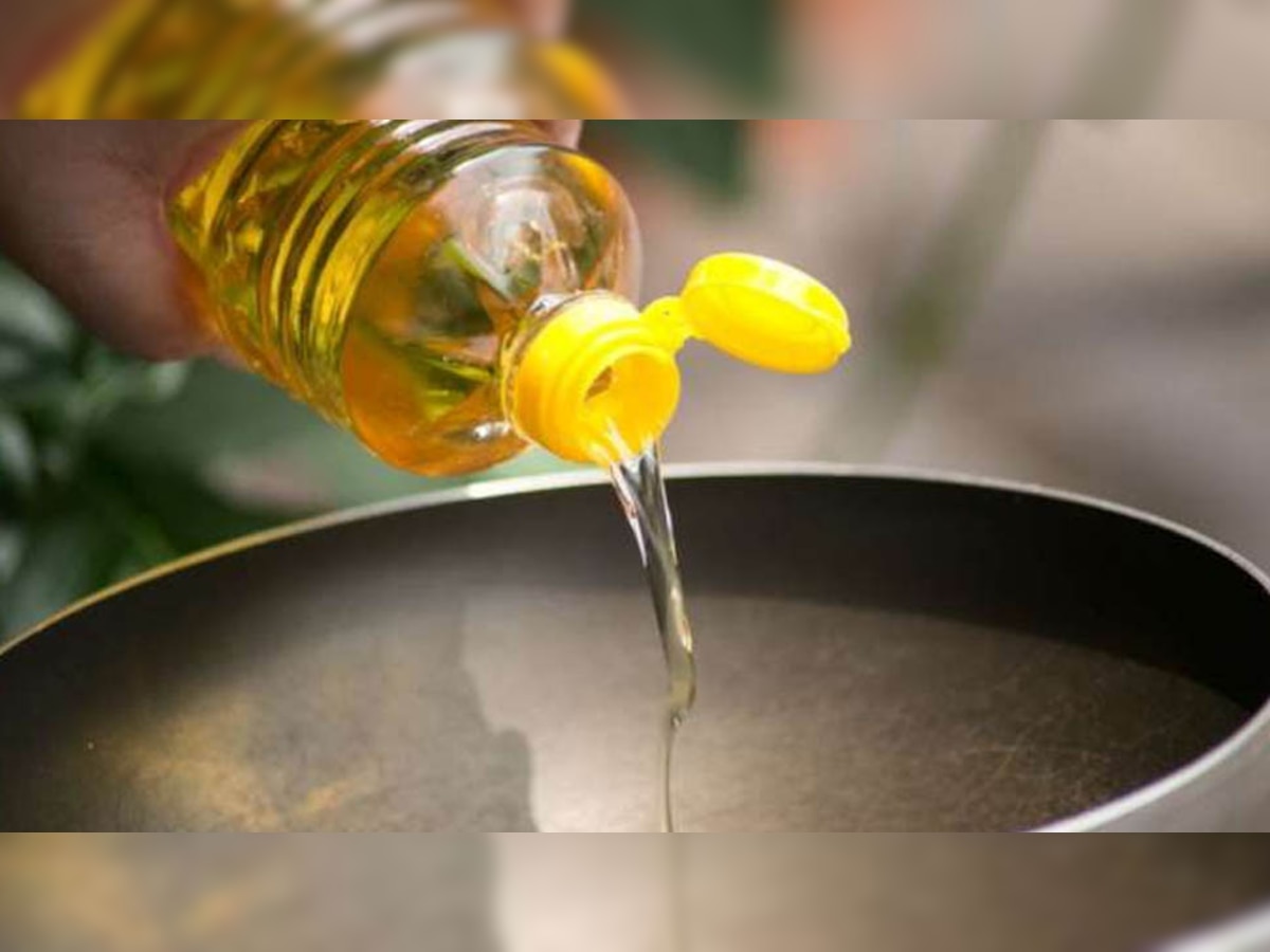 Cooking Oil: क्या आप भी खाना बनाने के तेल को करते हैं दोबारा गर्म? जान लें इसका जानलेवा असर