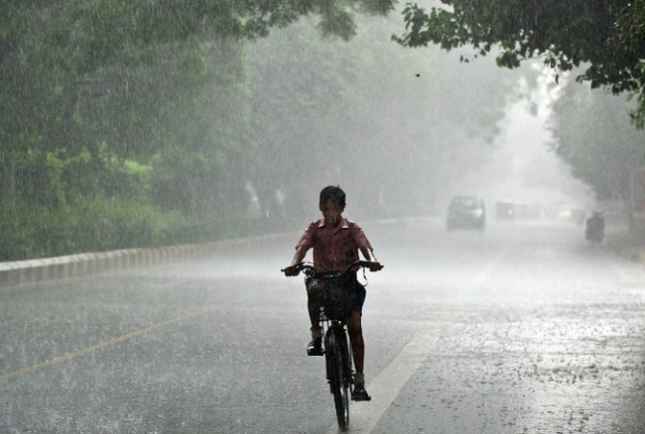 Weather Update: दिल्ली में हल्की बारिश की संभावना, मिलेगी गर्मी से राहत