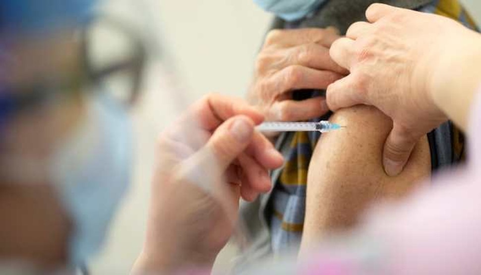 वैक्सीन लेने के बाद भी डेल्टा वेरिएंट से हो सकते हैं संक्रमित, मरने का जोखिम कम: ICMR