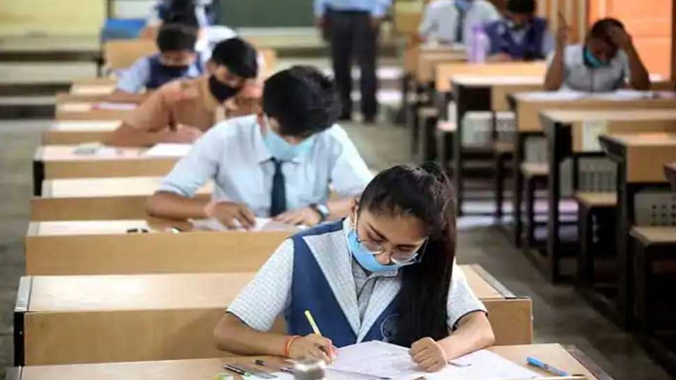 CBSE Exam 2022: सीबीएसई ने छात्रों के लिए की बड़ी घोषणा, स्कूलों को करना होगा ये काम